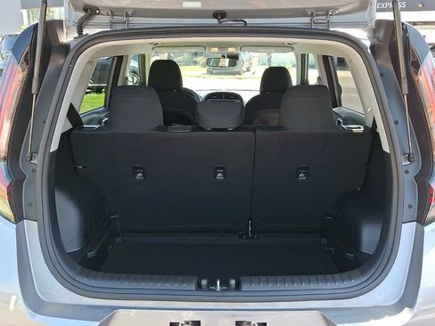 Certified 2025 Kia Soul LX w/ LX Technology Package FWD image 28