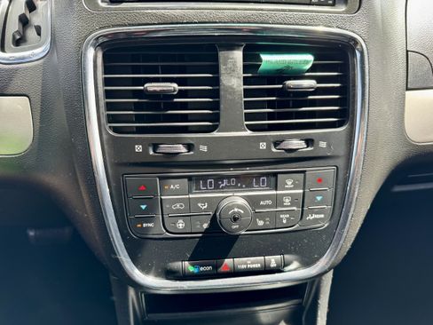 Used 2019 Dodge Grand Caravan GT FWD image 18