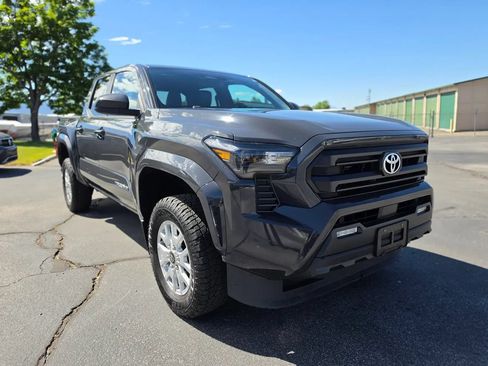 Used 2024 Toyota Tacoma SR5 AWD/4WD image 8