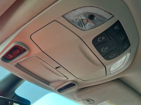Used 2023 Chrysler Pacifica Limited FWD image 26