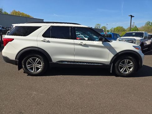 Used 2020 Ford Explorer XLT w/ Equipment Group 202A AWD/4WD image 8