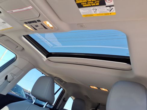Used 2023 Toyota Highlander XLE FWD image 5