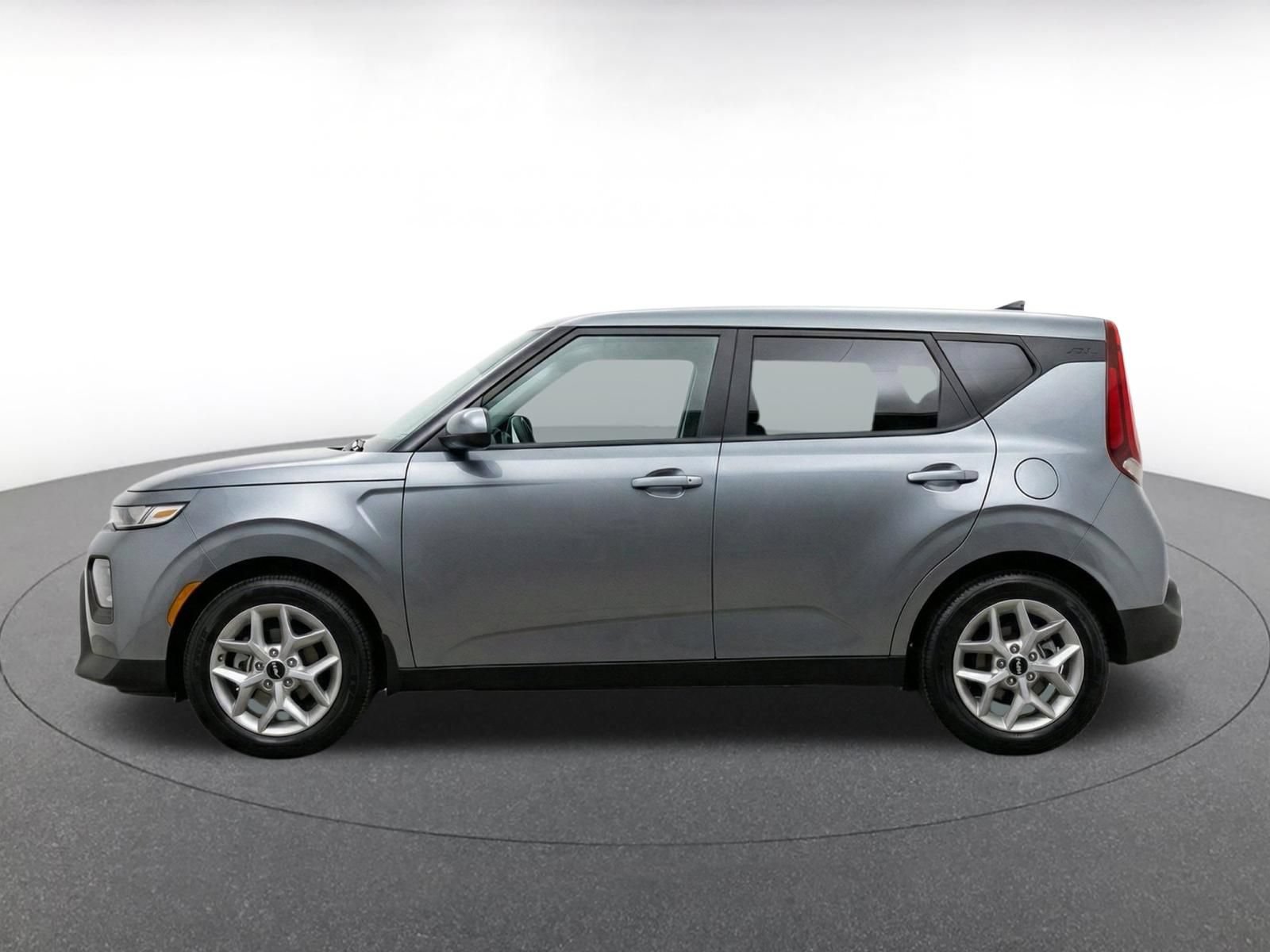 Used 2025 Kia Soul LX w/ LX Technology Package FWD image 4