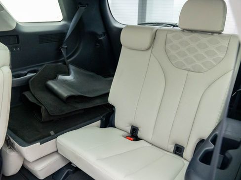 Used 2022 Hyundai Palisade Calligraphy image 17