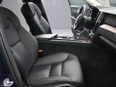 Used 2023 Volvo XC60 B5 Plus w/ Climate Package image 16