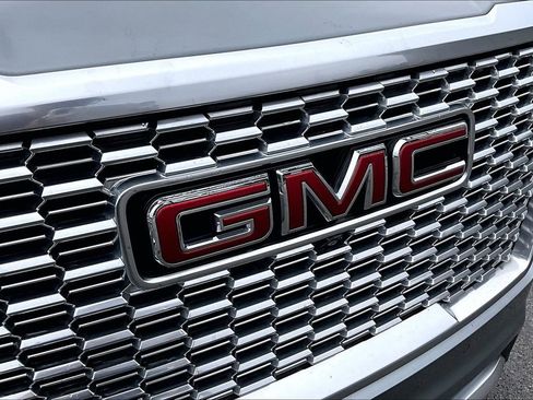Used 2024 GMC Yukon XL Denali RWD image 34