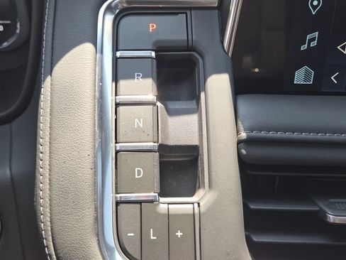 Used 2023 Chevrolet Tahoe Z71 w/ Luxury Package AWD/4WD image 34
