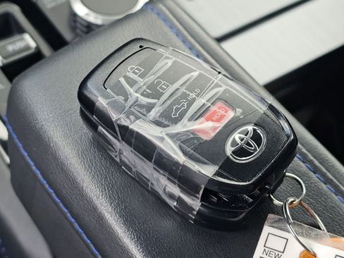 Used 2023 Toyota Tundra Platinum AWD/4WD image 37