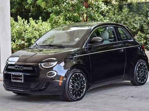 New 2025 FIAT 500 e image 3