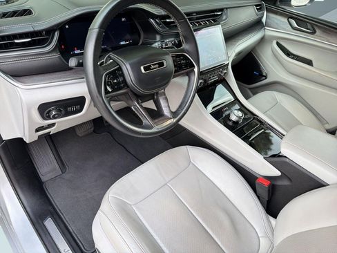 Used 2022 Jeep Grand Cherokee Overland w/ Trailer Tow Prep Group (B) image 4