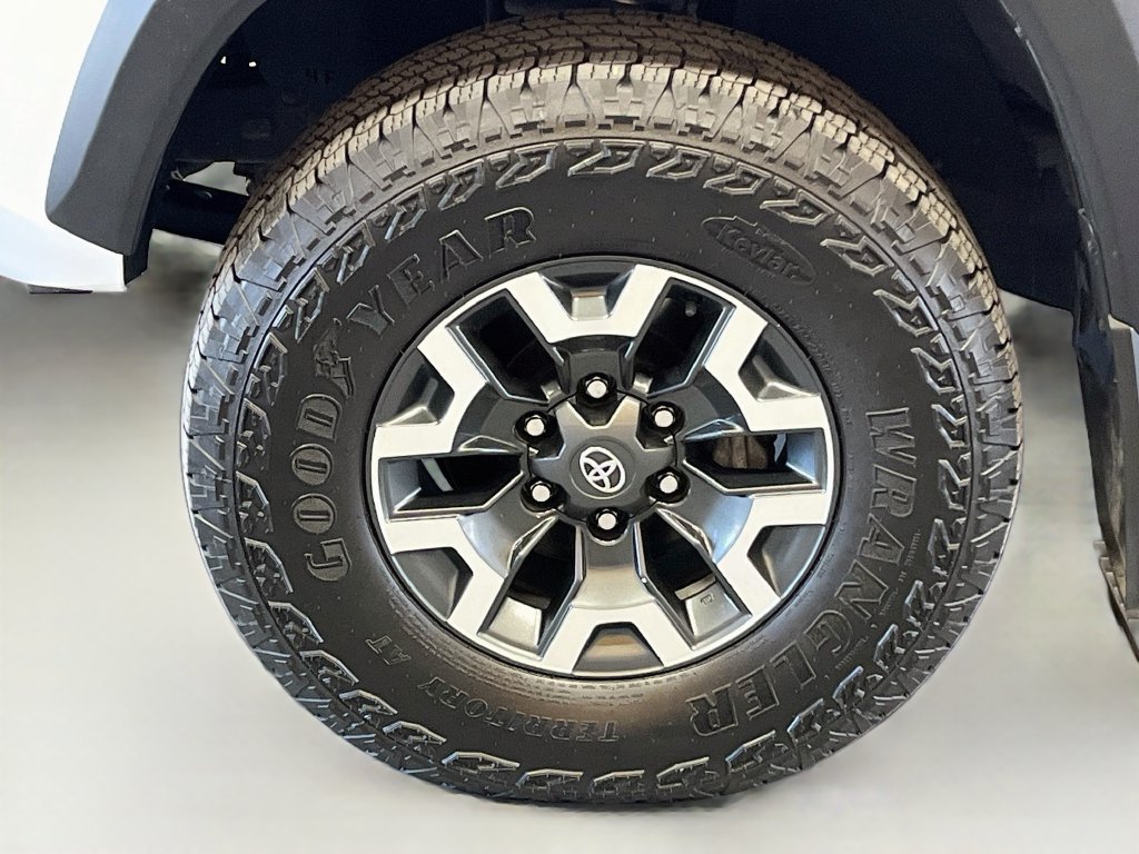 Used 2021 Toyota Tacoma TRD Off-Road w/ Technology Package AWD/4WD image 29
