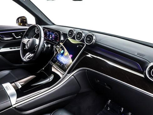 Used 2025 Mercedes-Benz GLC 300 image 17