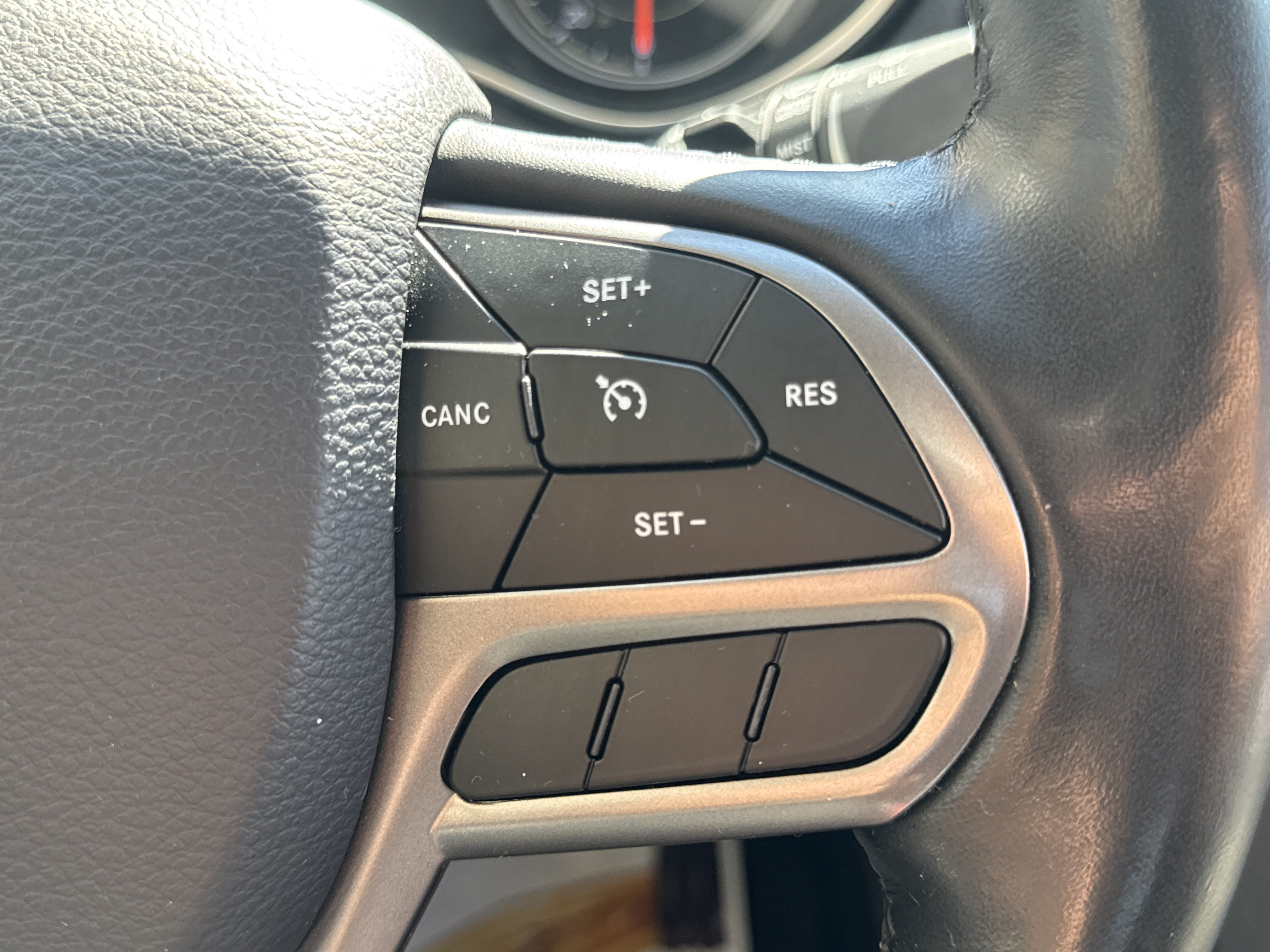 Used 2020 Jeep Cherokee Latitude Plus w/ Cold Weather Group AWD/4WD image 18
