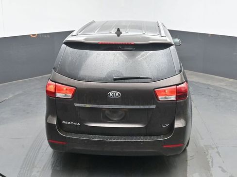 Used 2017 Kia Sedona LX w/ LX Essentials Premium Package FWD image 23