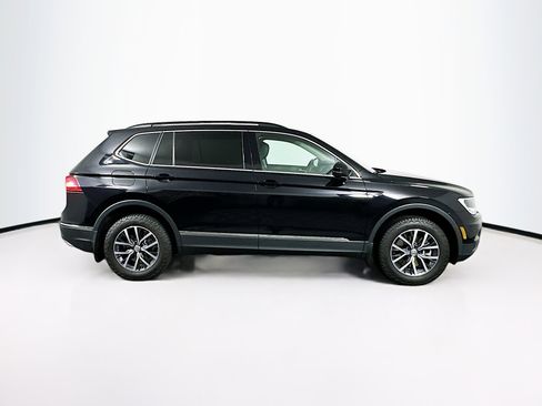 Used 2020 Volkswagen Tiguan SE w/ Panoramic Sunroof Package image 10