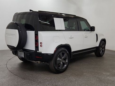 Used 2025 Land Rover Defender 110 X-Dynamic SE image 13