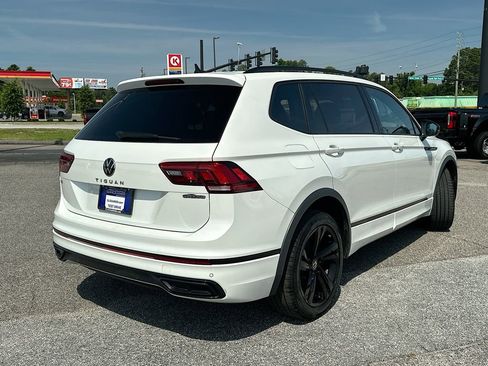 Used 2024 Volkswagen Tiguan SE R-Line FWD image 7