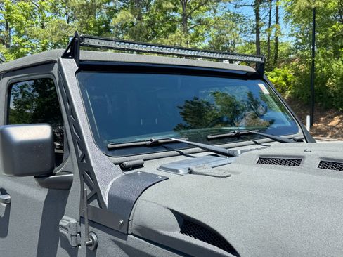 Used 2022 Jeep Gladiator Sport AWD/4WD image 23