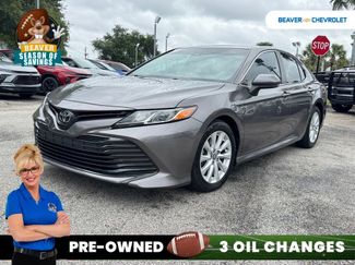 Used 2018 Toyota Camry LE image 1