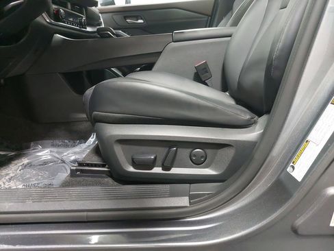 Used 2023 Nissan Rogue SV w/ SV Premium B Package image 29