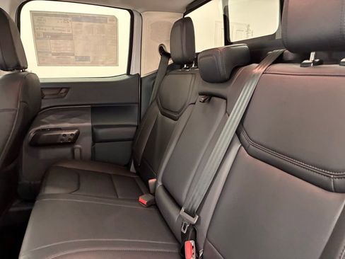 New 2025 Ford Maverick Lariat w/ Black Appearance Package image 32