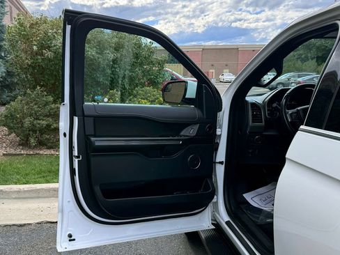 Used 2018 Ford Expedition XLT AWD/4WD image 16
