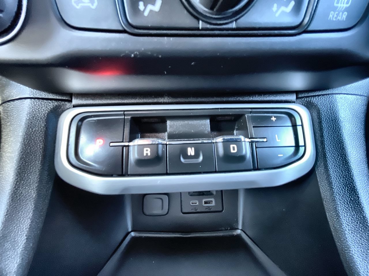 Used 2023 GMC Acadia SLE w/ Driver Convenience Package AWD/4WD image 16