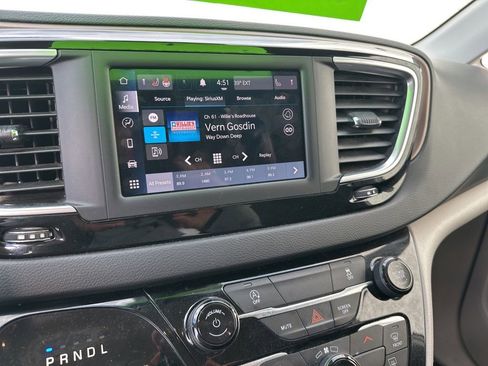 Used 2023 Chrysler Voyager LX image 20