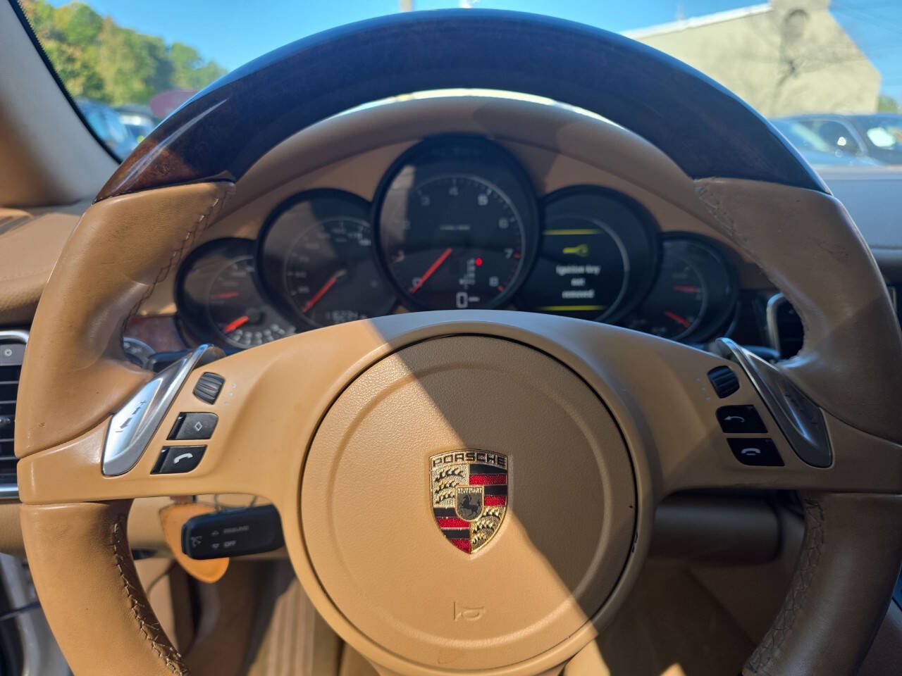 Used 2011 Porsche Panamera RWD image 9