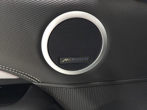 Used 2023 Land Rover Discovery S R-Dynamic image 18