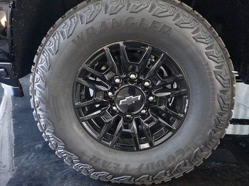 New 2026 Chevrolet Silverado 2500 ZR2 AWD/4WD image 6