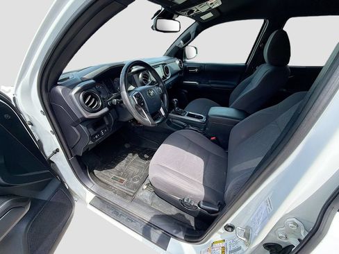 Used 2018 Toyota Tacoma TRD Off-Road AWD/4WD image 22