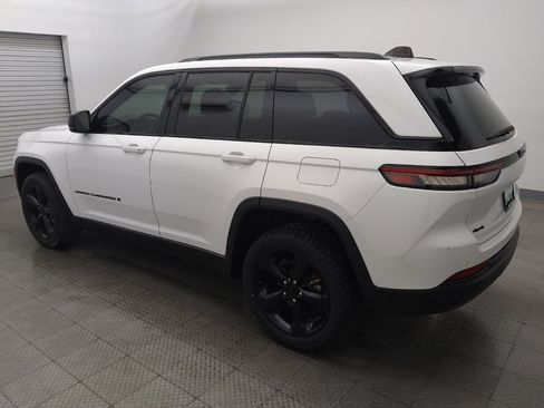 Used 2023 Jeep Grand Cherokee Altitude AWD/4WD image 3