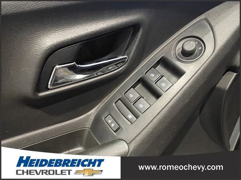 Certified 2020 Chevrolet Trax LT w/ LT Convenience Package image 13