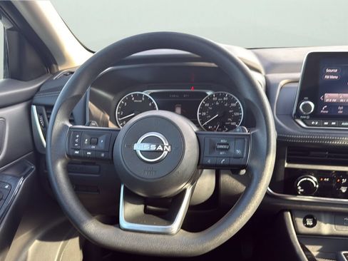 Used 2024 Nissan Rogue S FWD image 12