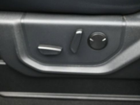 Used 2022 Ford F250 Lariat w/ Black Appearance Package image 12