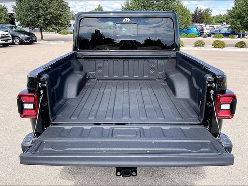 Used 2020 Jeep Gladiator Rubicon w/ Advanced Safety Group AWD/4WD image 7