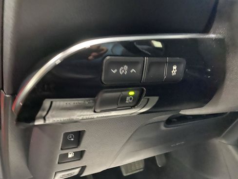 Used 2021 Toyota Prius Prime XLE w/ Carpet Mat Package (TMS) FWD image 15