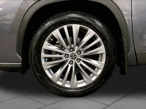 Used 2023 Toyota Highlander Platinum AWD/4WD image 11