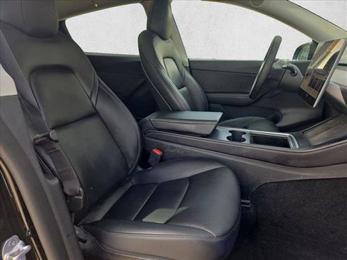 Used 2022 Tesla Model Y Long Range image 20