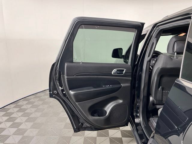 Used 2019 Jeep Grand Cherokee Laredo AWD/4WD image 35