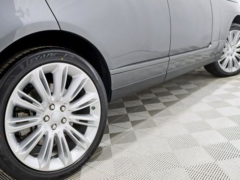 Used 2018 Land Rover Range Rover HSE image 11