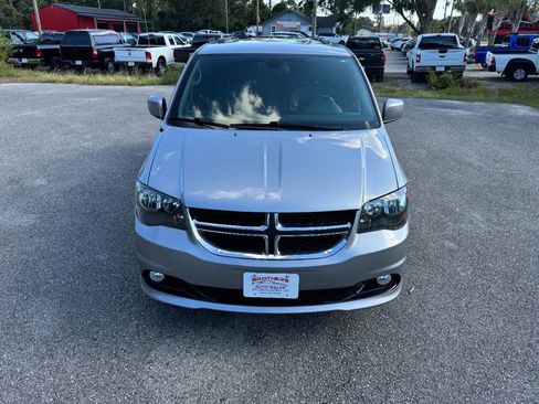 Used 2019 Dodge Grand Caravan GT image 2