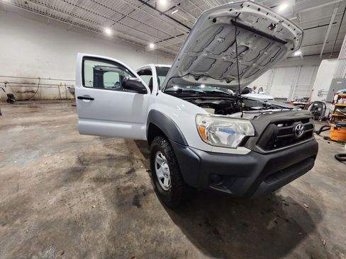 Used 2015 Toyota Tacoma 4x4 Access Cab image 8