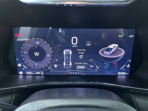 Used 2024 GMC Canyon Elevation image 16