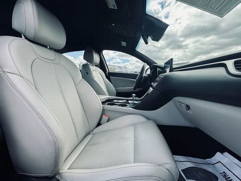 Used 2023 Genesis G70 2.0T image 22