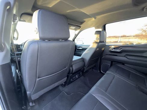 Used 2025 GMC Sierra 1500 SLT image 12