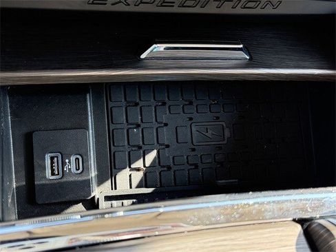 Used 2024 Ford Expedition Max Limited image 22