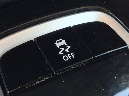 Used 2022 Toyota Corolla LE FWD image 25