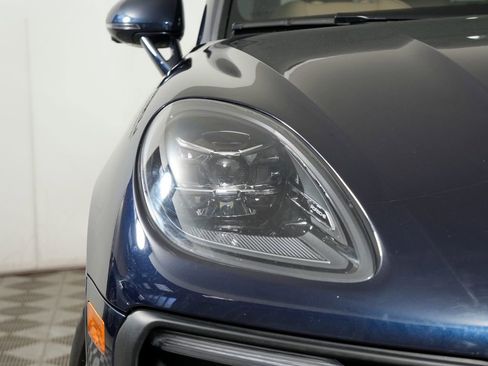 Certified 2023 Porsche Macan AWD/4WD image 11